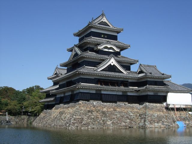 松本城は工事中でした